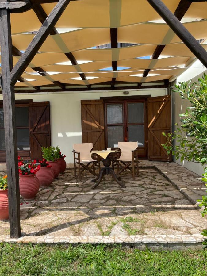 Guesthouse Kaliepia Ierissos Exteriör bild