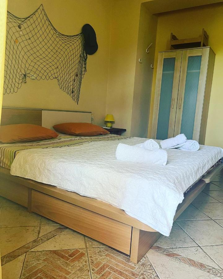 Guesthouse Kaliepia Ierissos Exteriör bild