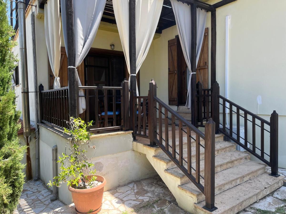 Guesthouse Kaliepia Ierissos Exteriör bild