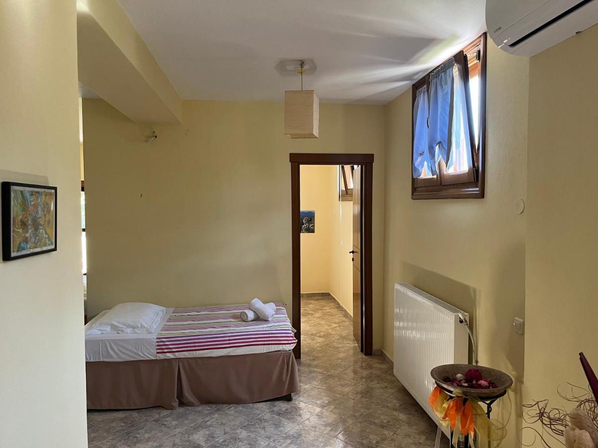 Guesthouse Kaliepia Ierissos Exteriör bild