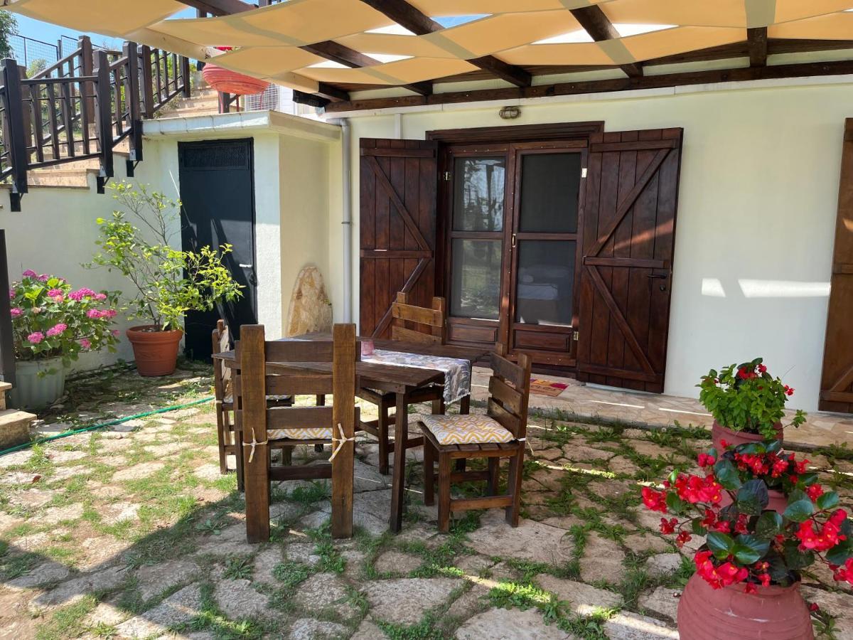 Guesthouse Kaliepia Ierissos Exteriör bild