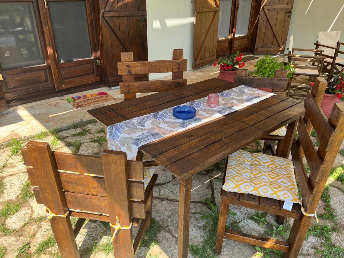 Guesthouse Kaliepia Ierissos Exteriör bild