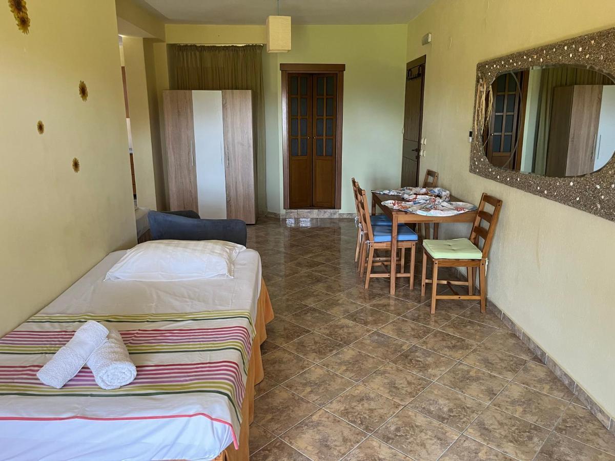 Guesthouse Kaliepia Ierissos Exteriör bild