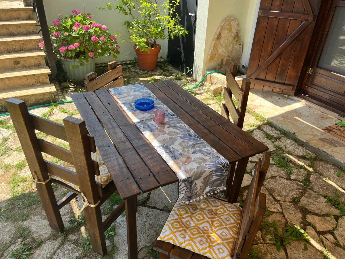 Guesthouse Kaliepia Ierissos Exteriör bild